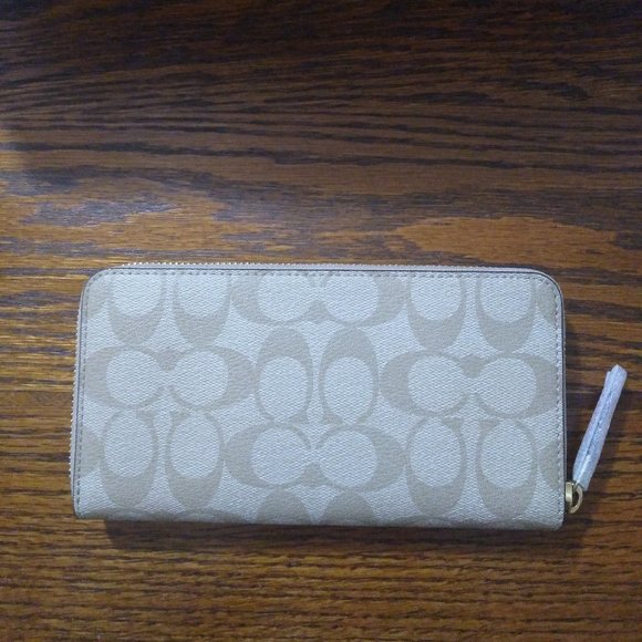 Coach Signature Disney Cinderella Accordion Zip - Picture 4 of 5